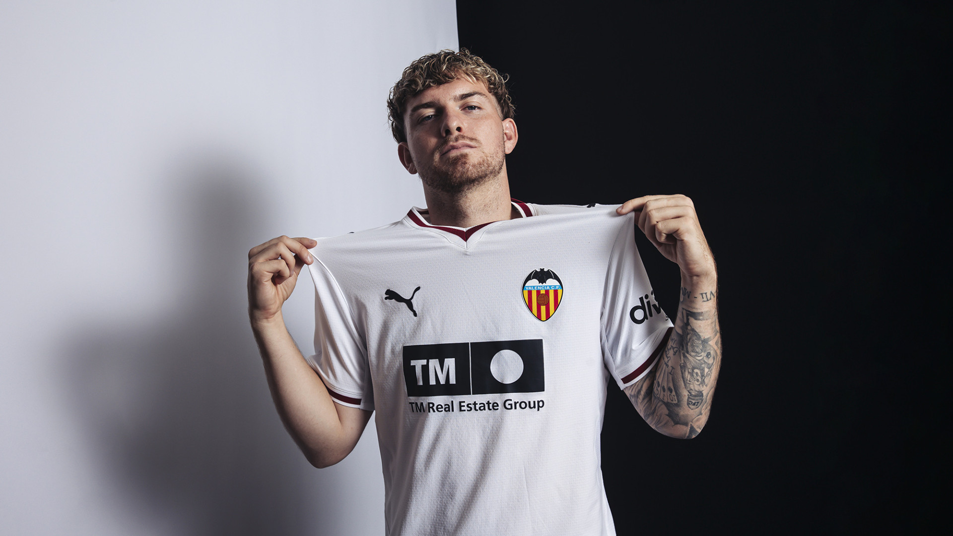 Harvey Elliott deixa Liverpool e reforça Valencia por empréstimo