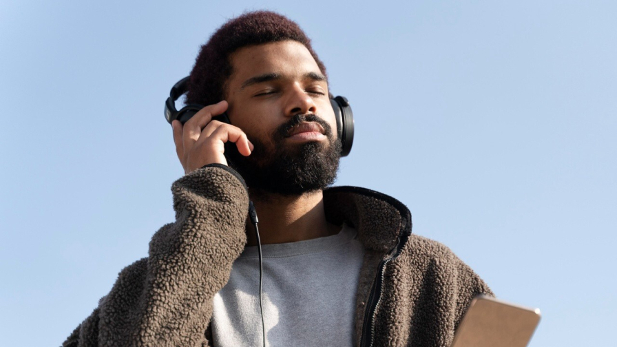 Fones com fio podem oferecer melhor qualidade de som que Bluetooth, diz estudo