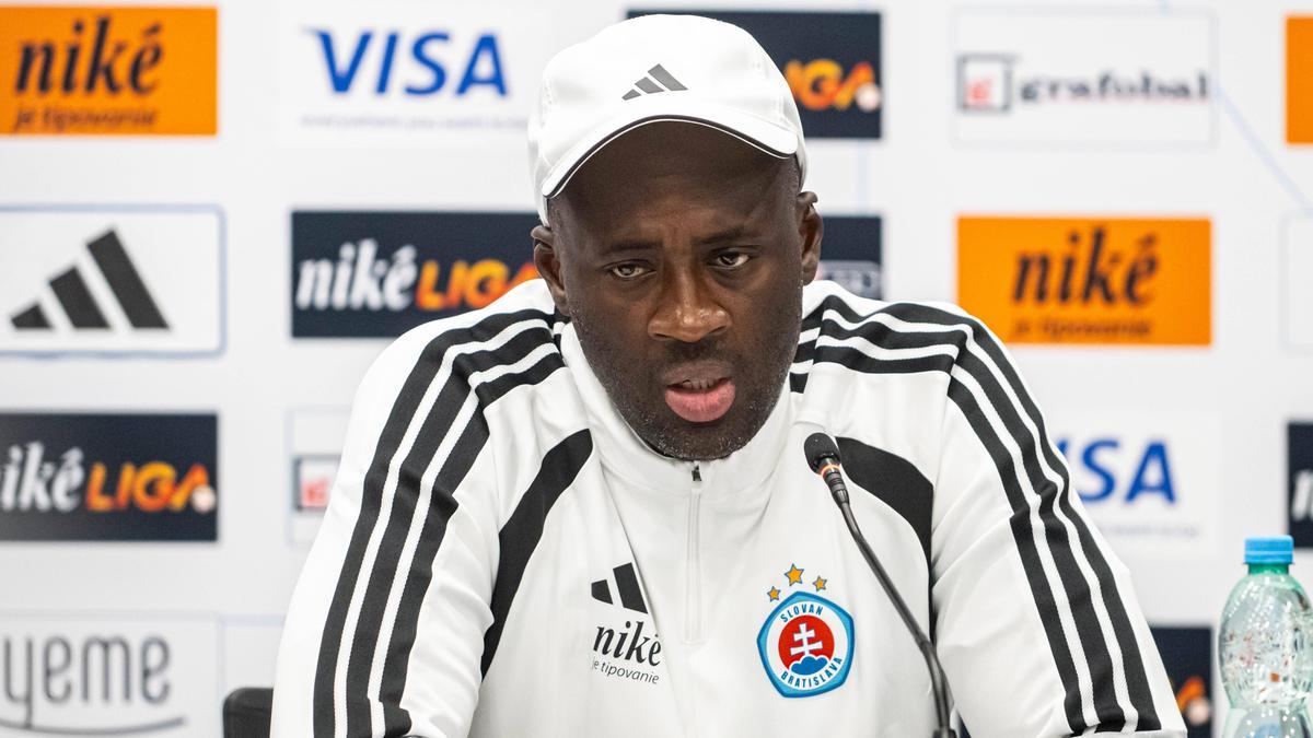 Yaya Touré faz história como primeiro treinador africano na fase principal da Champions