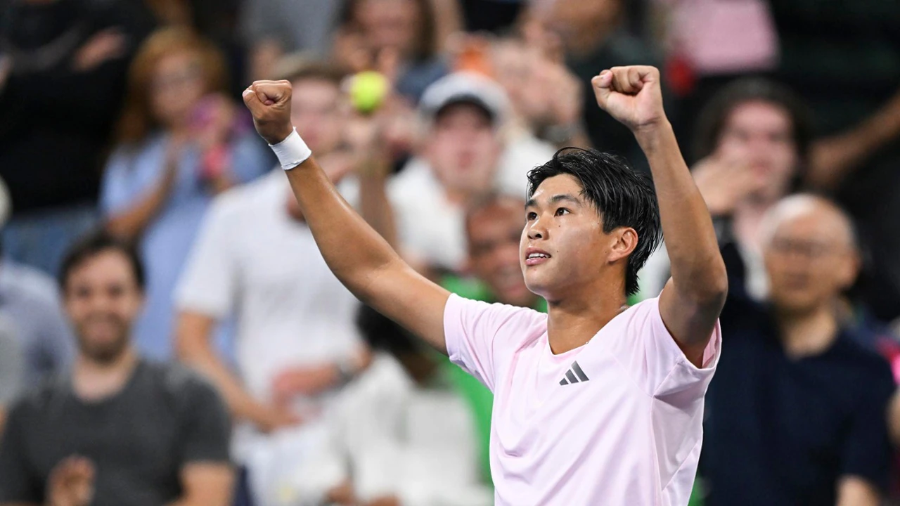Tien vence Mensik em cinco sets e alcança marco histórico no US Open