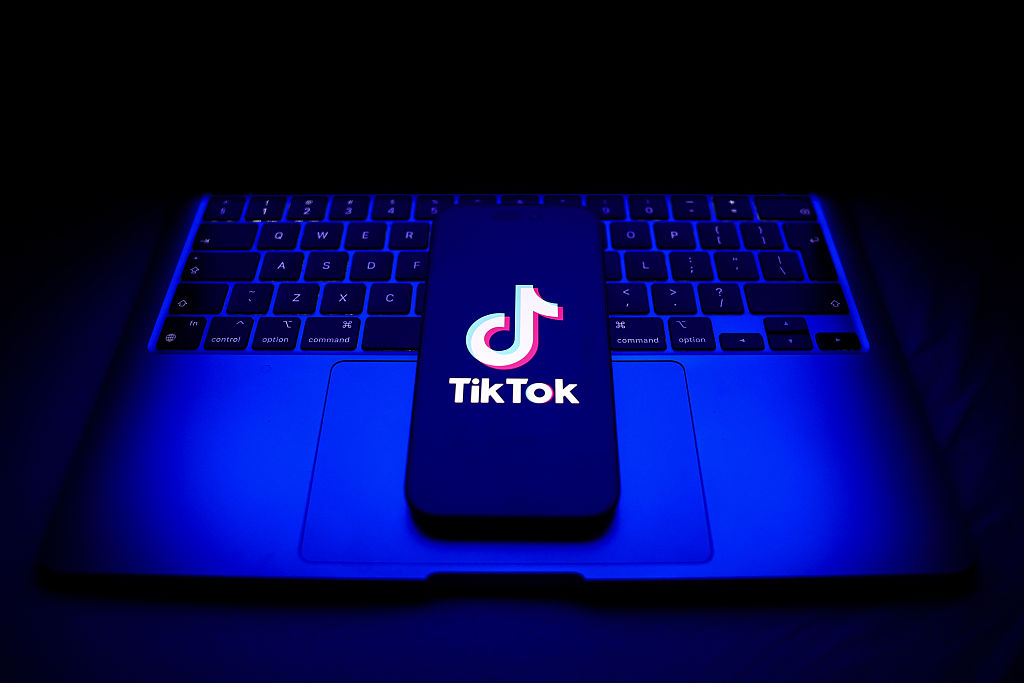 Meta e TikTok permitem maior circulação de conteúdos nocivos, apontam denúncias 