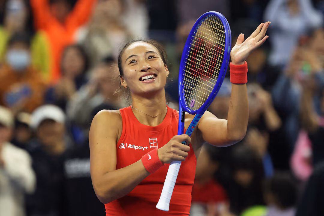 Zheng Qinwen faz história em Pequim e torna-se a primeira chinesa a chegar à final do China Open