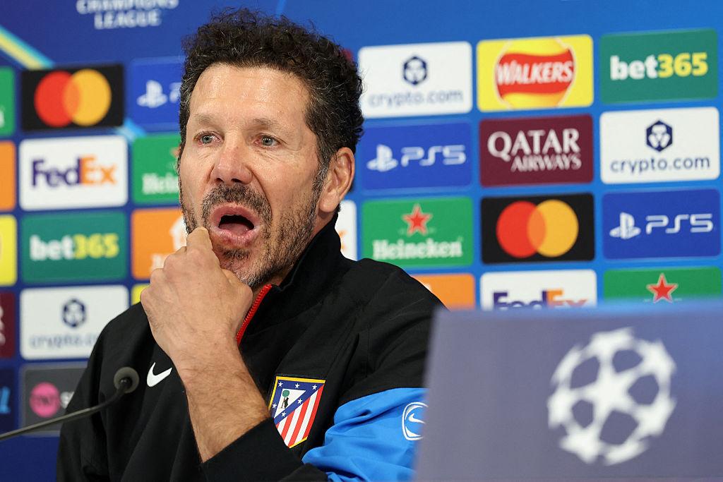 Simeone deixa Julián Álvarez no banco e Atlético chega desfalcado a Anfield