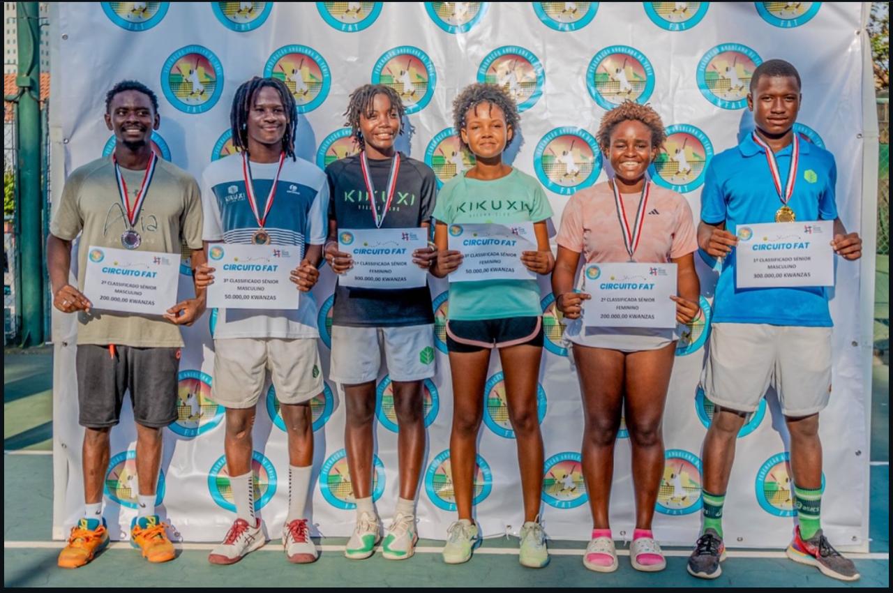 Justino Rodrigues e Sirka Mwahala carregam troféus do Circuito FAT Sénior