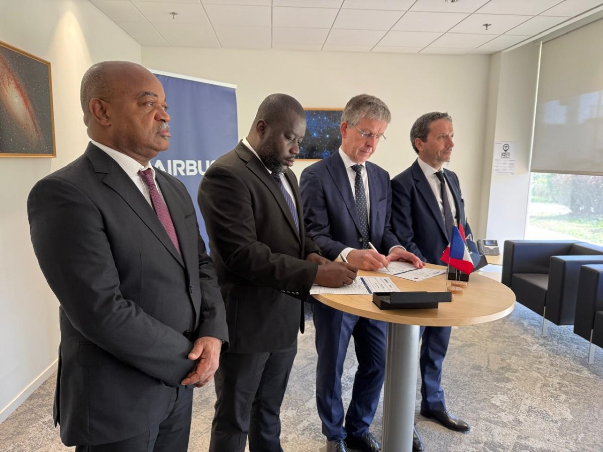 Angola desenvolve primeiro satélite de observação da Terra