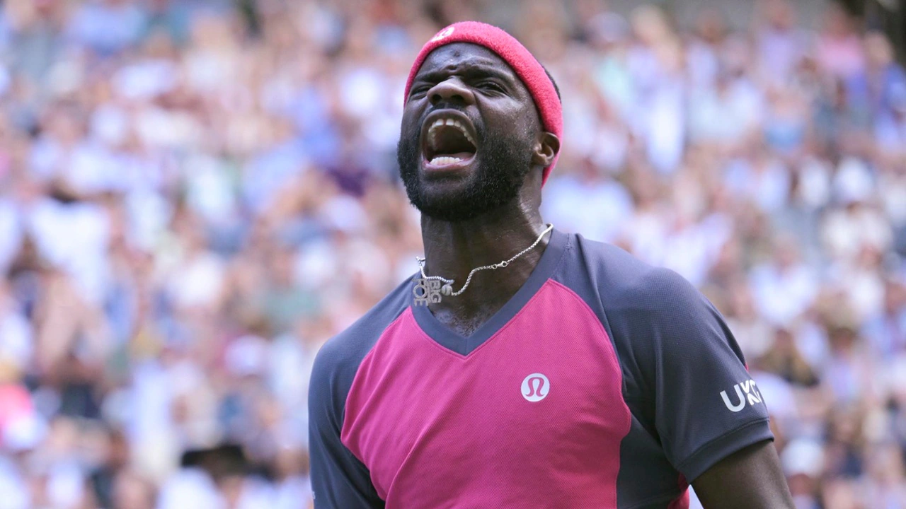 Tiafoe derruba Medvedev em três sets e está nos quartos-de-final do US Open