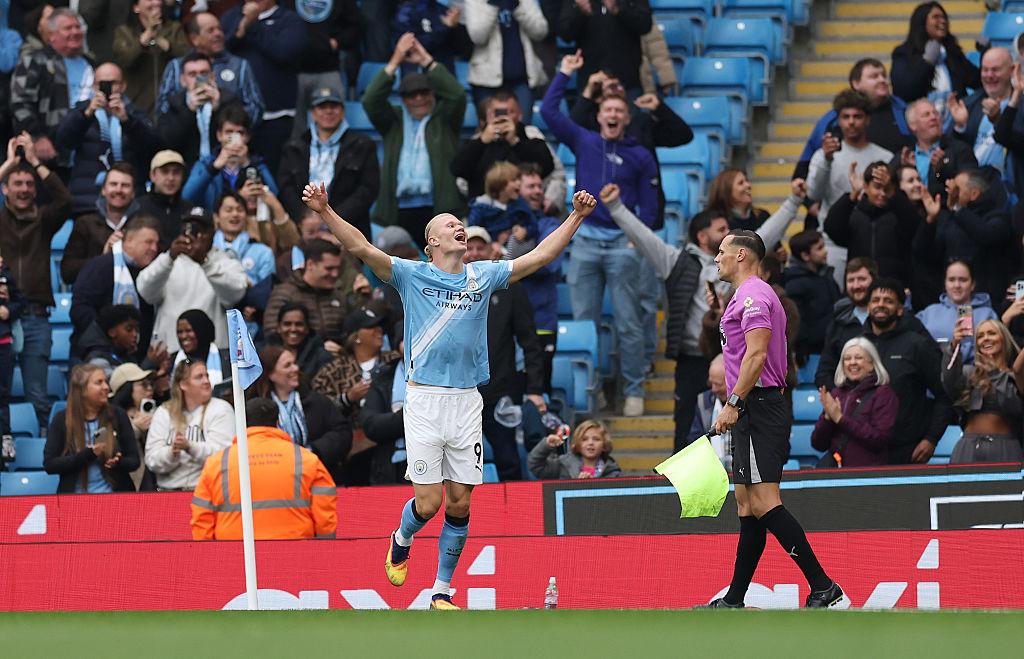 Haaland chega aos 300 golos por clubes e mantém Manchester City perfeito