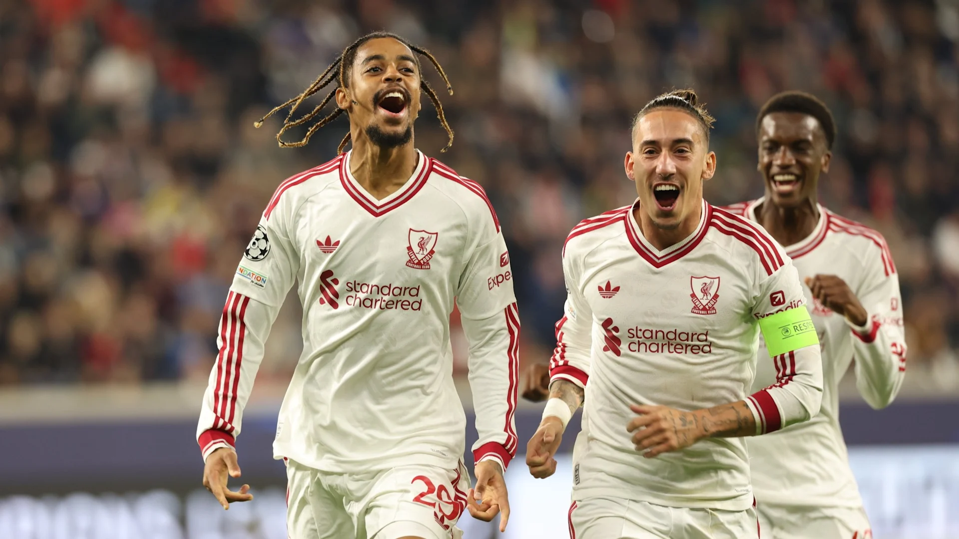 Barcola estreia-se a marcar com hat-trick e Liverpool vence duelo de nove golos na Áustria