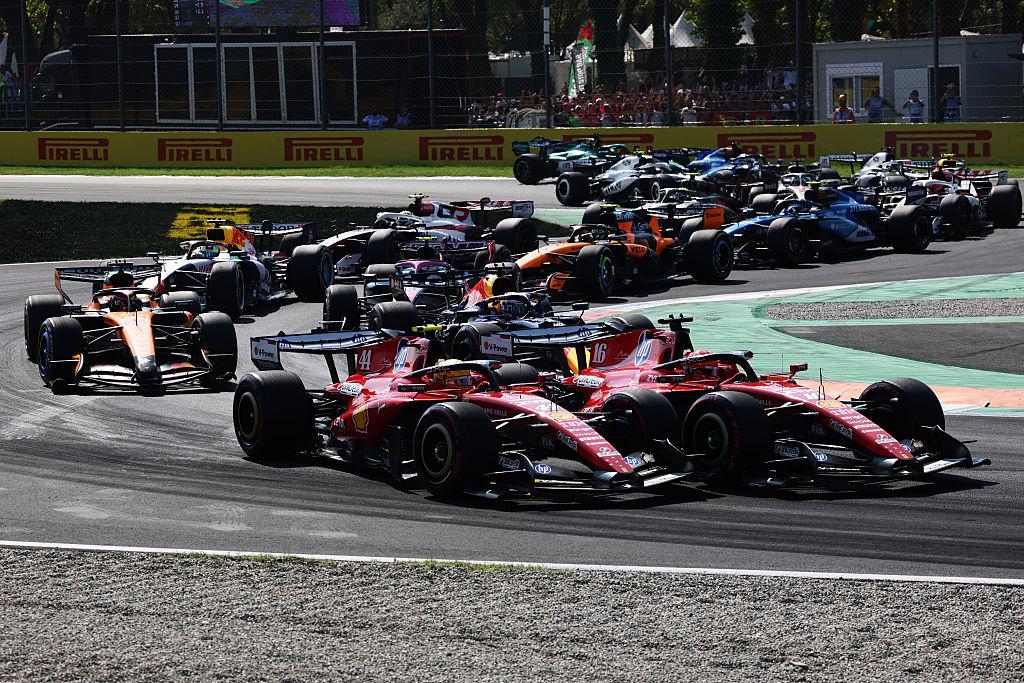 Hamilton pede mudanças na Ferrari após duelo tenso com Leclerc em Monza