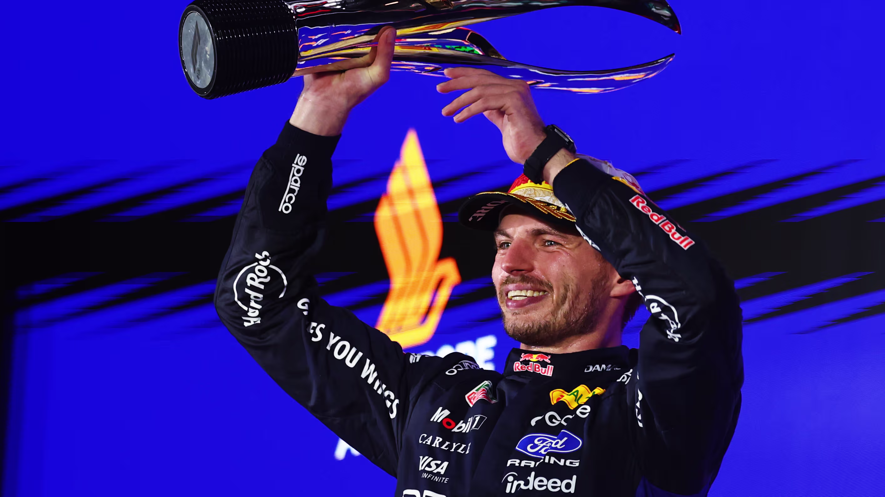 Verstappen conquista primeira vitória em Singapura e Antonelli fica a um passo do título mundial