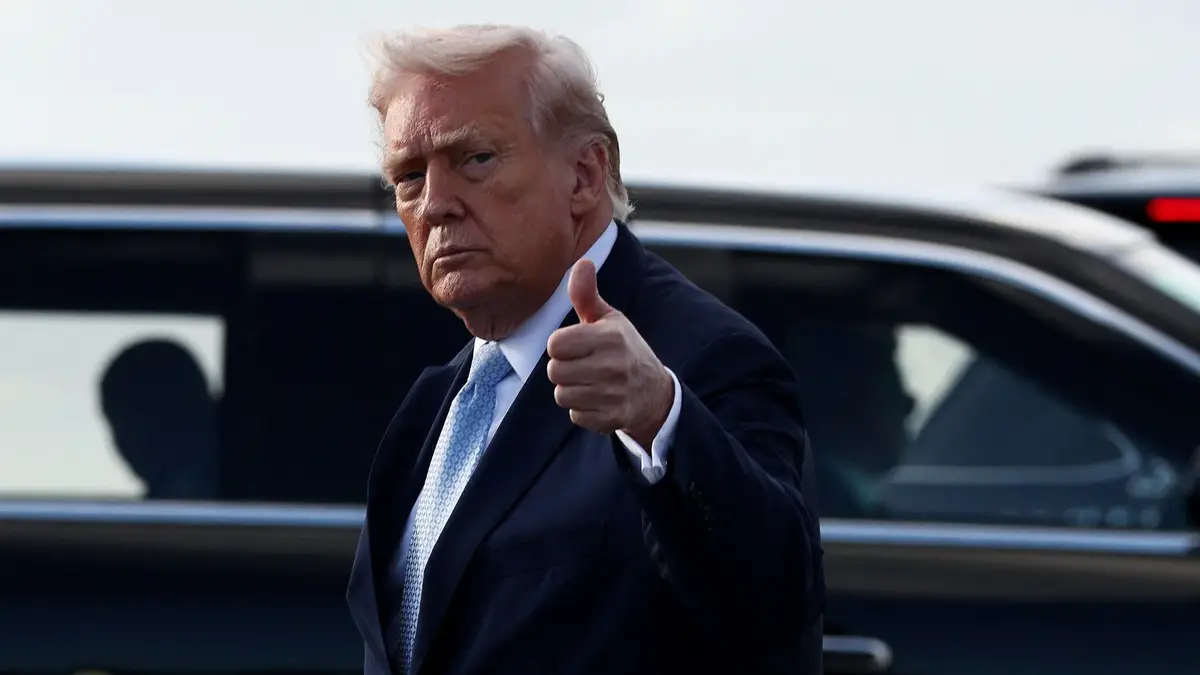 Trump afirma que EUA negociam fim da guerra com Irão enquanto Israel ataca Teerão