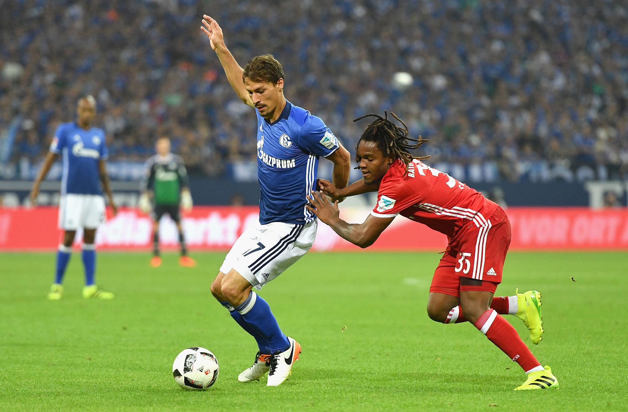 Bayern trava no Schalke e Dortmund aproveita com remontada espectacular