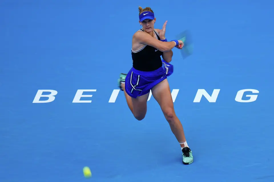 Andreeva chega às 50 vitórias em 2026, garante estreia no Top 3 mundial e alcança final em Pequim