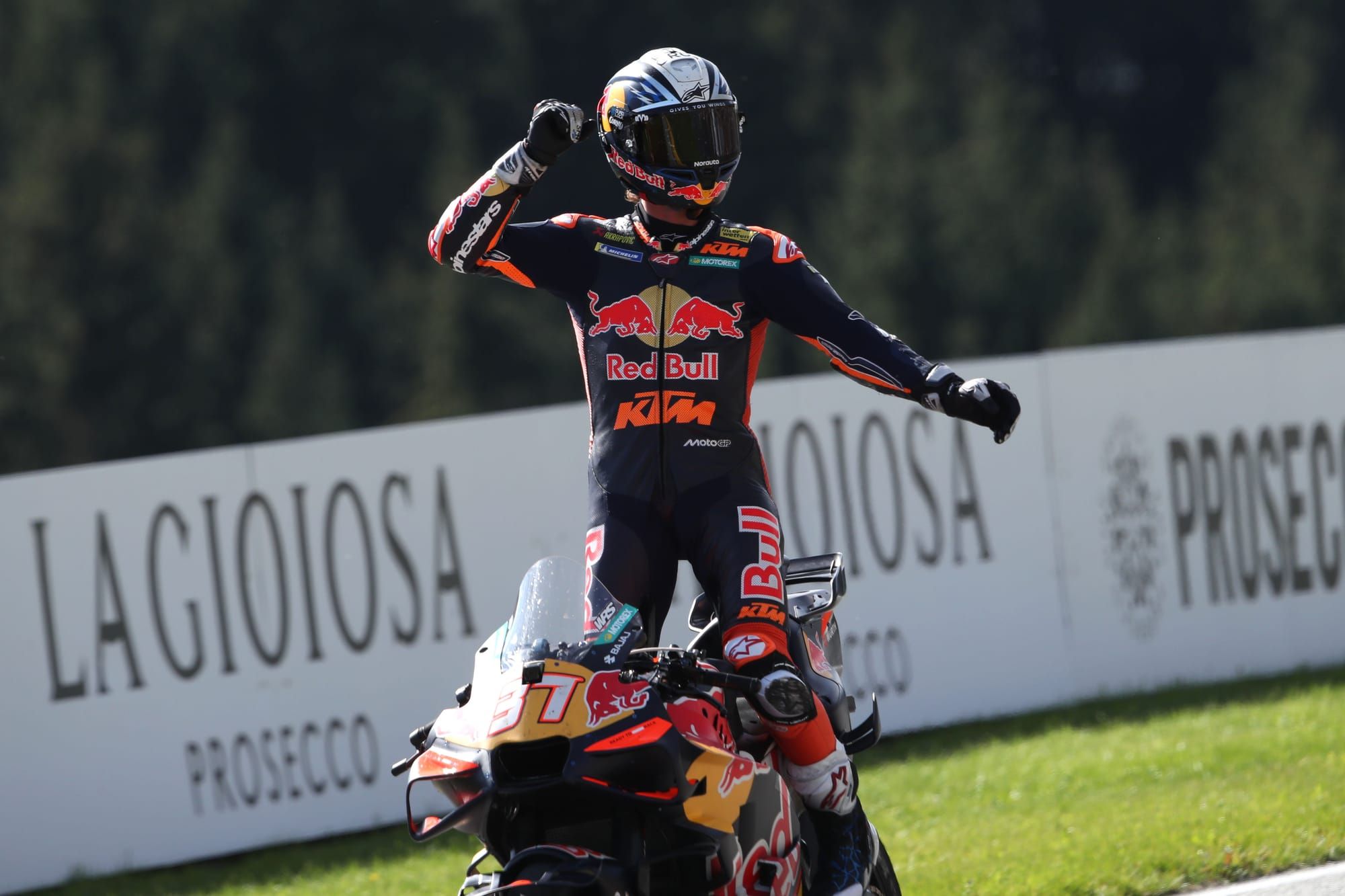 Acosta conquista primeira vitória na MotoGP em casa da KTM; Martín amplia liderança do Mundial