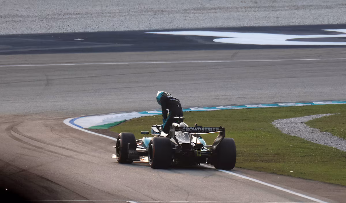 Russell admite que sonho do título sofreu golpe duro após avaria em Sepang