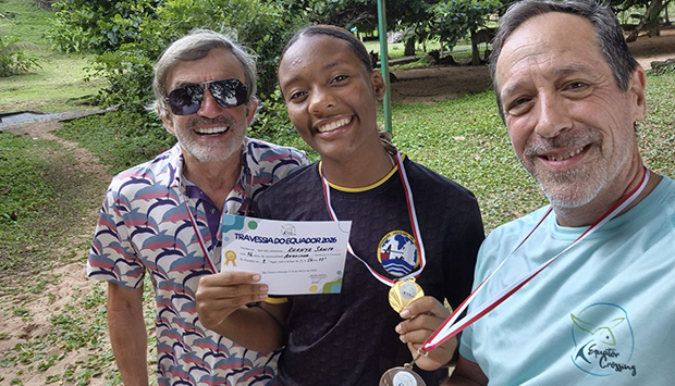 Natação: Angolana Rhanya Santo conquista medalha de ouro na Travessia do Equador