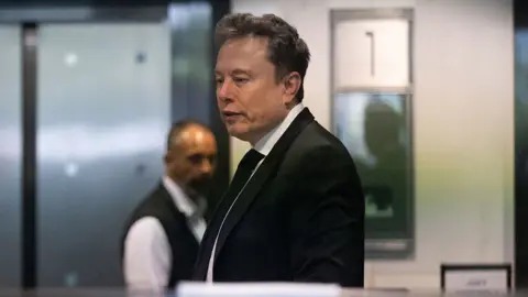 Musk perde batalha judicial contra OpenAI após júri concluir que processo foi apresentado tarde demais