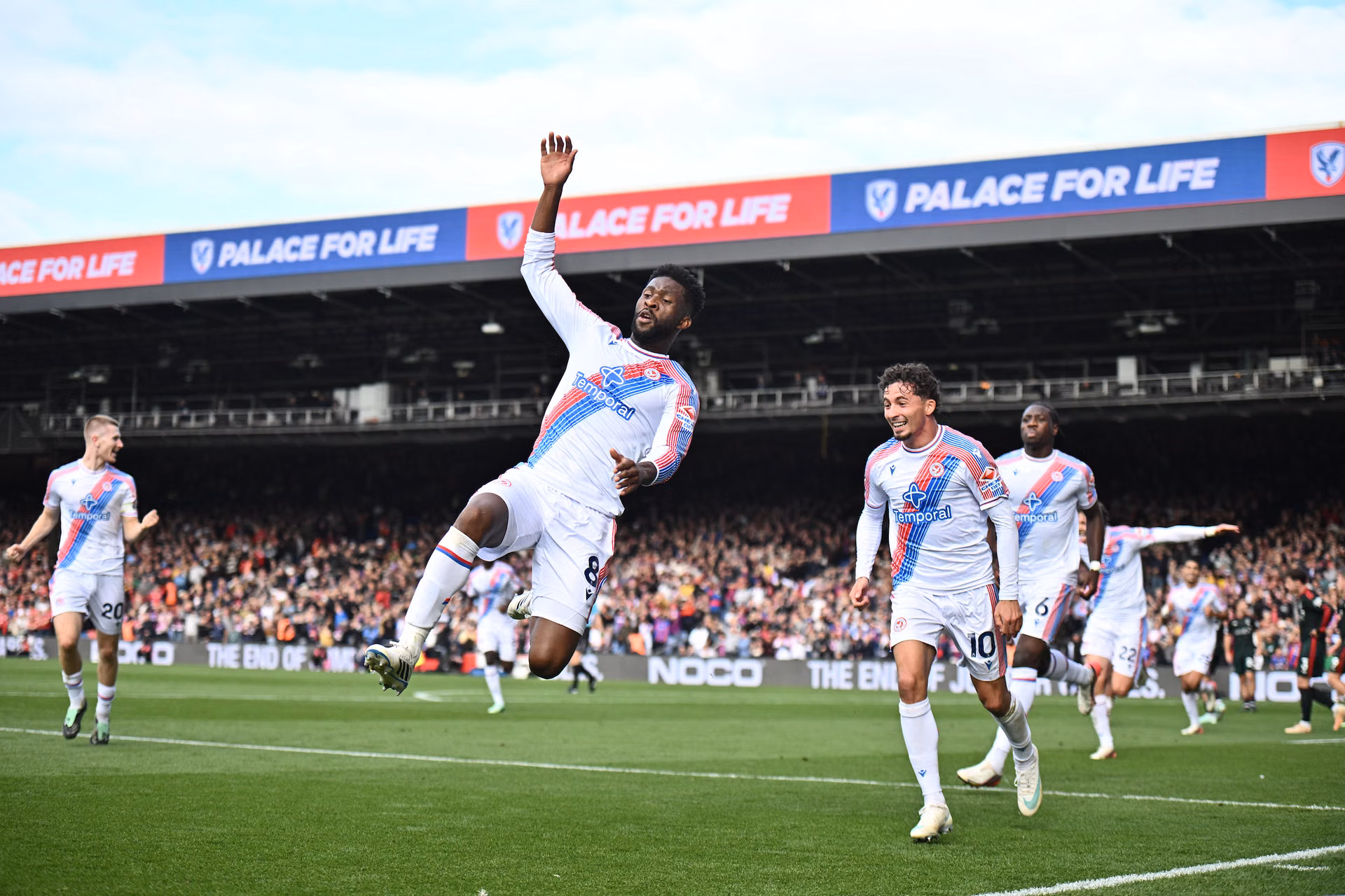 Crystal Palace vence Nottingham Forest e estraga regresso de Glasner a Selhurst Park