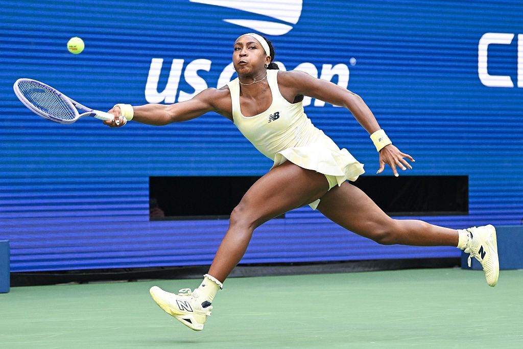 Gauff arrasa Jovic, soma nove vitórias seguidas sem perder sets e regressa aos quartos do US Open