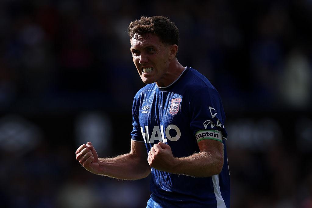 Ipswich marca duas vezes nos minutos finais e deixa Fulham sem vencer na Premier League