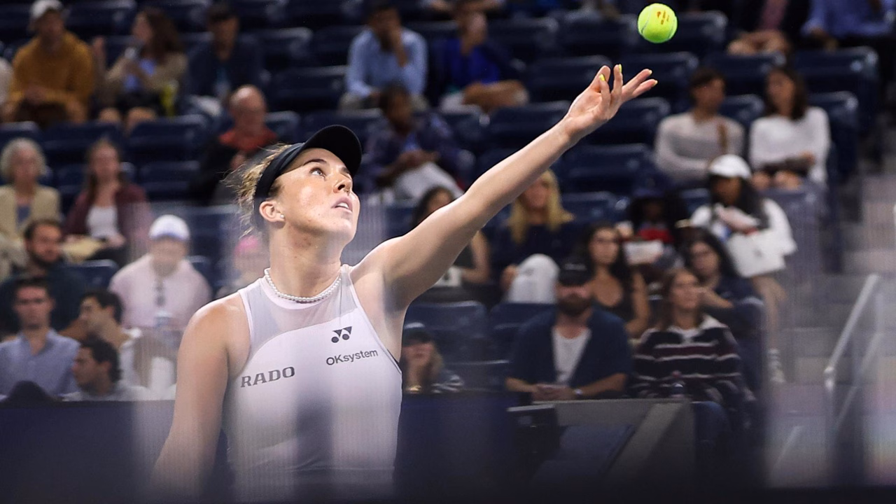 Noskova chega à terceira ronda e prolonga série perfeita nos Grand Slams