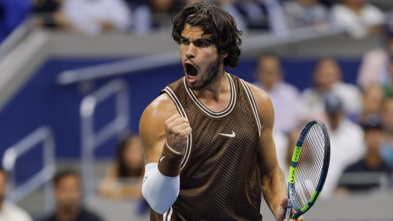 Alcaraz reage após perder primeiro set e mantém defesa do título no US Open
