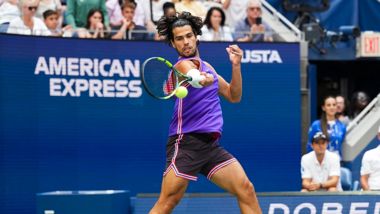 Alcaraz regressa após quatro meses parado e inicia defesa do US Open com vitória em três sets