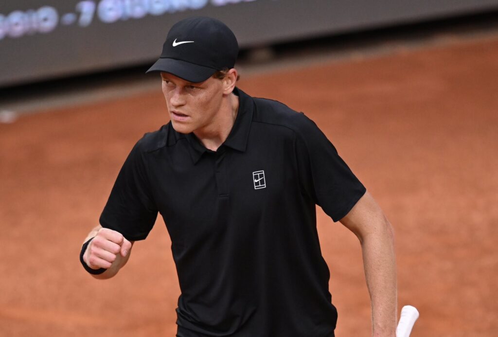 Sinner iguala recorde de Federer e avança em Roma