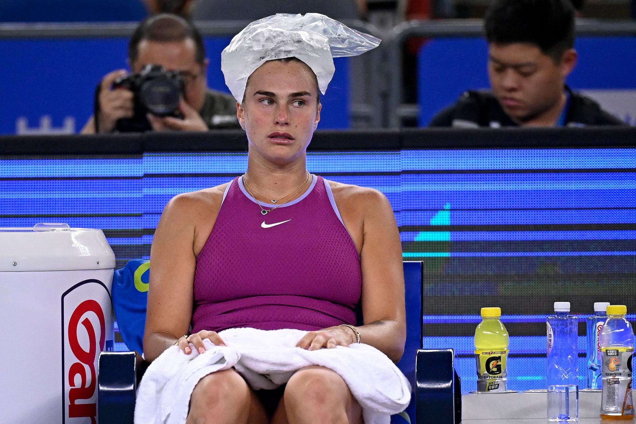 Sabalenka cai em Wuhan: Ann Li precisa de dez pontos de encontro para eliminar tricampeã