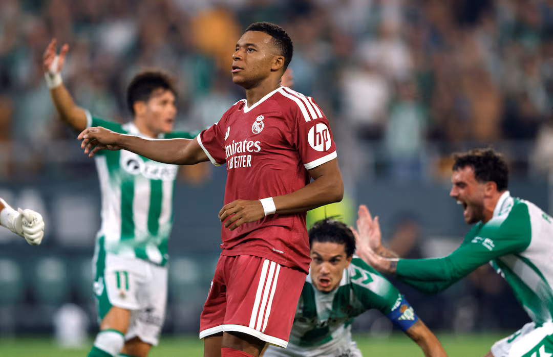 Mbappé falha penálti no fim e Betis impõe primeira derrota ao Real Madrid